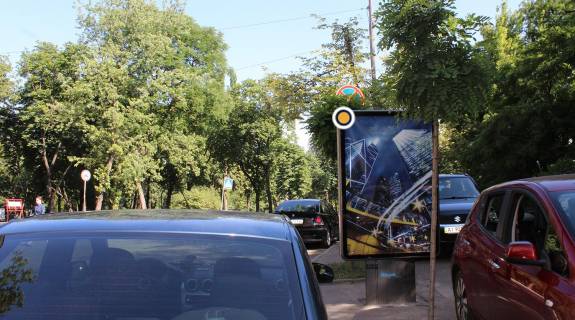 Ситилайт A в Киеве, Сітілайт 1.2х1.8  Трьохсвятительска вул. 9 фото 1