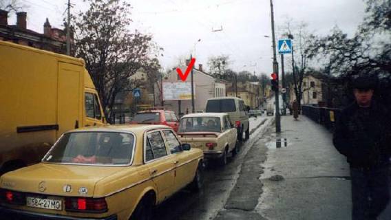 Билборд B в Черновцах, Щит 3x6  Руська вул / Кобилиці Л вул, в центр фото 1