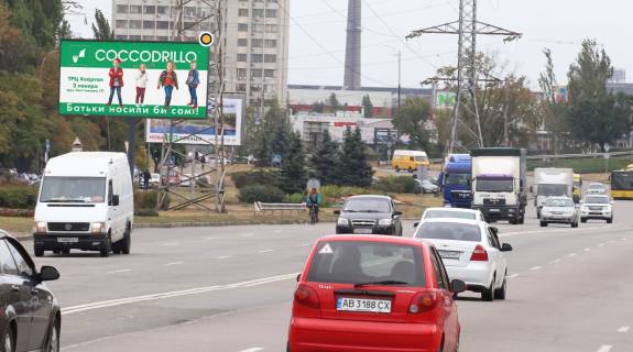 Білборд, Бігборд (Борд)  B у Києві, Щит 3x6  Братиславська вул., 8 Фото 1