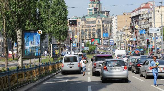 Ситилайт A в Киеве, Сітілайт 1.2х1.8  Лесі Українки бул.(БЦ Парус,роздільник) фото 1