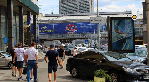 Сiтiлайт B у Києві, Сітілайт 1.2х1.8  Рогнідинська вул. 13 Фото 1