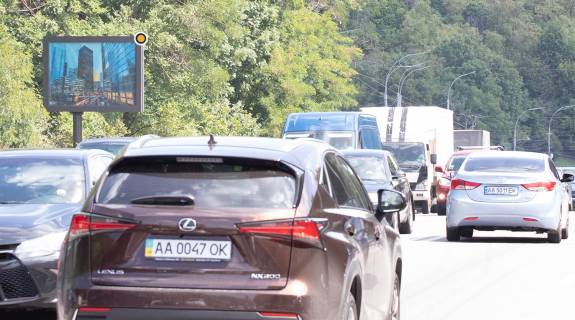 Бэклайт B в Киеве, Беклайт 2.3х3.14  Миколи Міхновського (Дружби Народів) бул., в напрямку до Набережного шосе фото 1