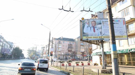 Білборд, Бігборд (Борд)  A у Чернівцях, Щит 3x6  Головна вул, 126, з центру Фото 1