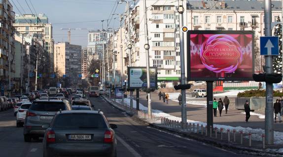 Видеоборд A у Києві, Цифра 2.3х3.14  Велика Васильківська вул. М.Палац Україна - 394634 Фото 1
