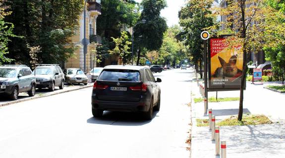 Сiтiлайт A у Києві, Сітілайт 1.2х1.8  Шовковична вул. 8/20 Фото 1