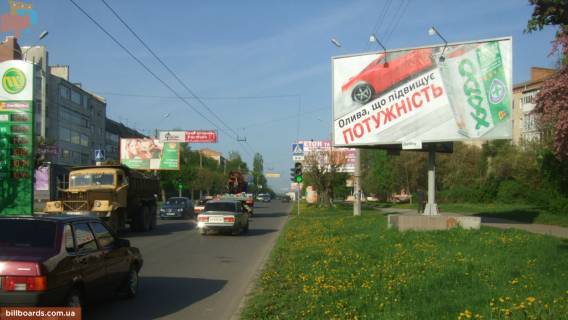 Билборд A в Черновцах, Щит 3x6  Комарова вул, 8, з центру фото 1
