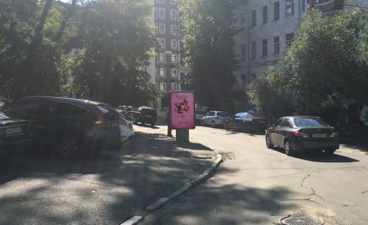 Ситилайт A в Киеве, 1,2х1,8  Микільсько-Ботанічна вул./Тарасівська, вул.  ("Приват банк") фото 1