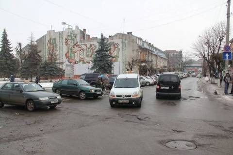 Нестандарт B в Надворной, 1,4x0,9  Майдан Шевченка-Грушевського, маг. Техніки Плай, РДА, супермаркет Колібріс, напрямок руху до Майдану Шевченка фото 1