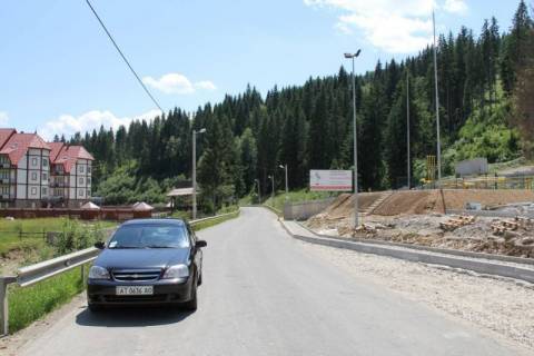 Билборд A в Буковеле, 3x6  Траса Н-09 Мукачево-Львів, дорога від Буковеля до Івано-Франківська (с.Поляниця), готель Зірка Буковелю 1, 800 м від Буковеля, напрямок руху на Івано-Франківськ фото 1