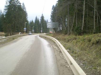 Білборд, Бігборд (Борд)  A у Буковелі, 3x6  Траса Н-09 Мукачево-Львів, дорога від Буковеля до Івано-Франківська (с.Поляниця), біля садиби "Ра", 300 м від Буковеля, напрямок руху на Івано-Франківськ Фото 1