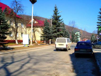 Ситилайт B в Яремче, 1,2x1,8  Траса Н-09 Мукачево-Львів, Свободи-Руднєва, Гастроном Яремче, кафе Коломийка, Затишок, напрямок руху на Івано-Франківськ фото 1