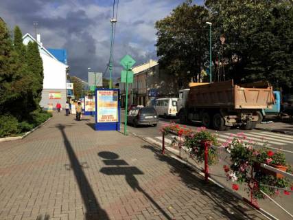Сітіскролл B у Надвірній, 1,2x1,8  вул.Мазепи, пошта (міська рада-пошта), напрямок руху на Івано-Франківськ, Богородчани Фото 1