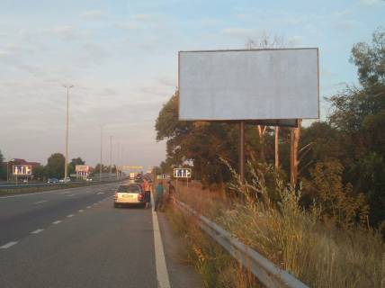 Білборд, Бігборд (Борд)  A у Березівці Житомирська траса, розворот під міст до "КиївЕкспоПлази", поруч "Храм апостолів Петра і Павла, жін. монастирь ікони божої матері «Услишательниці»", "Кузовний ремонт", в бік м. Київ Фото 1