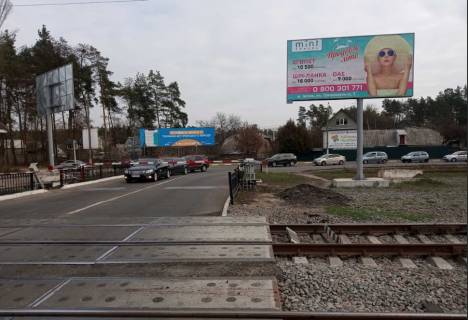 Билборд A в Ирпене, Board 3x6м  ЖД переїзд в м. Ірпінь, вул Центральна/ вул. Антонова,  світлофор фото 1