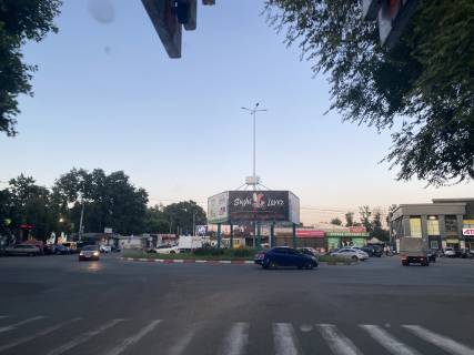 Билборд A в Боярке, Board 3x6м  Михайлівська площа, круг, вул. М. Грушевского, 30/вул. Хрещатик/вул. Залізнична/вул. Шевченка/вул. Молодіжна, ЖД Переїзд, поруч "ФОРА, "АТБ-Маркет", Аптека НЦ, Ринок фото 1