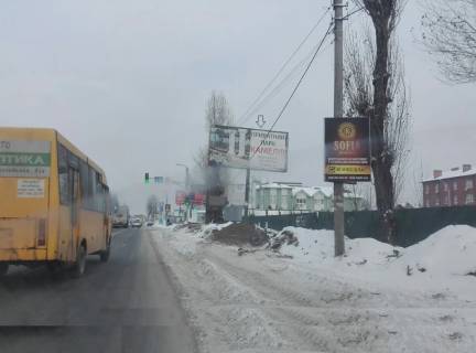 Билборд A в Софиевской Борщаговке, Board 3x6м  вул. Київська, 82 через дорогу, світлофор, поворот  на  вул. Волошкова, "Києво-Святошинський районний центр зайнятості", "Сінево", "Клініка Амеда", ЖК "Волошковий", Спортклуб "Еталон", в бік м. Київ фото 1