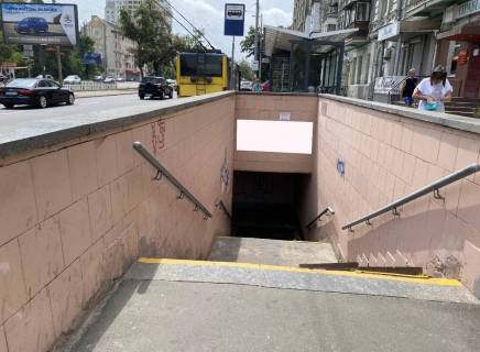 Нестандарт A в Киеве, 2.5x1.5  пр. Голосіївський, 48, (40-річчя Жовтня),  Голосіївська районна державна адміністрація, зупинка, з центру - ст. м. Деміївська фото 1