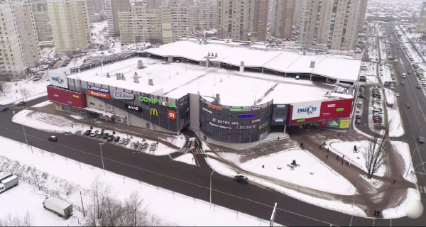 Видеоборд A в Киеве ТРЦ Район, Миколи Лаврухіна, 4  PL-4          Outdoor Digital Screen - 5,76 * 8,64 (49,77), час работи 07:00-22:00, 15 год.. - 665703 фото 1
