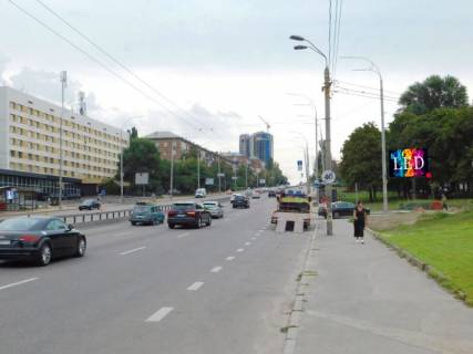Видеоборд A у Києві, 3,14x2,32  Дружби Народів бульв.  4/6, рух в напрямку від Либідська пл. - 376322 Фото 1