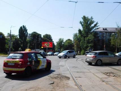 Призма A в Киеве, 3x6  Вацлава (Лепсе) Гавела бульв. / вул. М. Василенка - 231586 фото 1