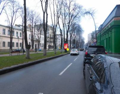 Билборд A в Киеве, 1.2x1.8  Липська вул. 15, бульварна частина фото 1