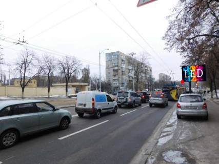Видеоборд A в Киеве, 3,14x2,32  Кирилівська (Фрунзе) вул. 107, світлофор, рух в напрямку Подільський Узвіз - 391430 фото 1