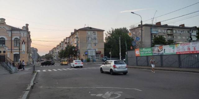 Нестандарт A у Житомирі вул. Грушевського, 7 (Буд маркет "Олді", "Сільпо", ТРЦ) Фото 1