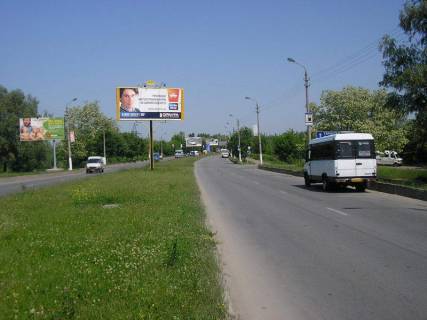 Билборд A в Черновцах, 6х3  Ізмайлівська (розд. смуга, до ринку); м.2 фото 1