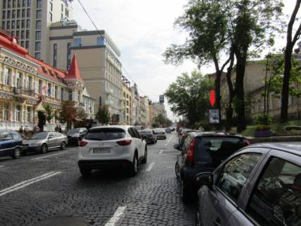 Ситилайт A в Киеве, 1.2x1.8  Хмельницького Б. вул. 37 (CITYHOTEL, Ощадбанк, м. Театральна), в напрямку  Володимирська вул, Хрещатик вул. фото 1