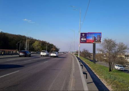 Бэклайт A в Киеве, 8x4  Наддніпрянське шосе, до мосту Патона, в напрямку центр фото 1