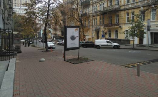 Сiтiлайт B у Києві, 1.2x1.8  Заньковецької вул., 6 / "Пасаж" _напр. від вул. Лютеранська (магазин годинників Vacheron Konstantin) Фото 1