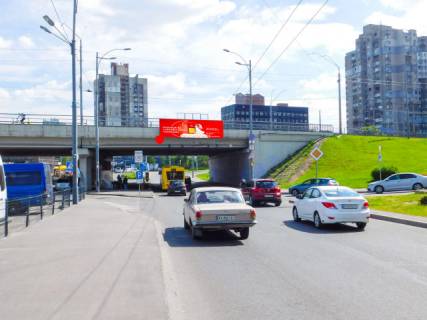 Нестандарт A в Киеве, 2x8  Шляхопровід біля ст.м. "Святошин", в напрямку Святошинська вул. фото 1