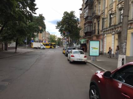 Ситилайт A в Киеве, 1.2x1.8  Волоська вул.,28/40 (Банк Ощадбанк, кафе Портер Паб 2), в напрямку до вул.Верхній Вал фото 1
