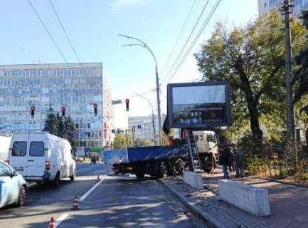 Скроллер A в Киеве, 2.3x3.14  Солом`янська пл., 2 Б Солом’янська броварня - 556921 фото 1