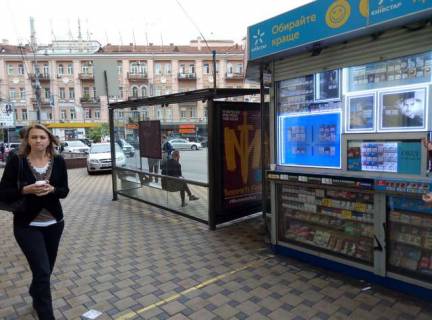 Бэклайт B в Киеве, 1.2x1.8  Толстого Льва пл., 2 - Пушкінська вул.,  (правору) №1 - зупинка громадського транспорту фото 1