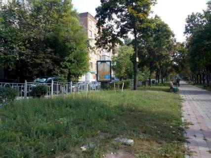 Бэклайт B в Киеве, 1.2x1.8  Марії Приймаченко бульв., , 3, бульварна частина  фото 1