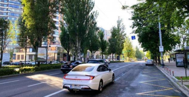 Скроллер A в Киеве, 1.86x1.27  Лесі Українки бульв., 14 - 654421 фото 1