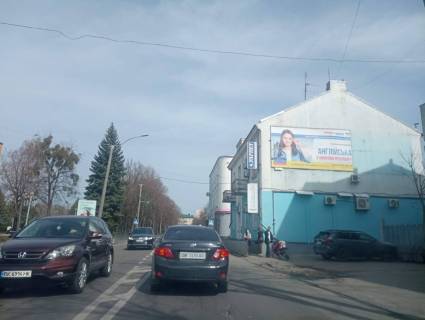 Билборд A в Ровно, 3x6  Міцкевича вул., 10 на фасаді, лівий (заборона телекомунікаційні послуги) фото 1