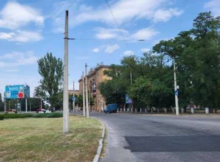 Призма B в Запорожье, 3x6  Соборний просп. — Богдана Хмельницького вул. - 616013 фото 1