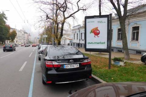Беклайт A у Києві, 1.2x1.8  Льва Толстого вул., 9 Фото 1