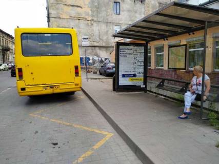 Ситилайт A в Львове, 1.2x1.8  Під Дубом вул., 17 фото 1