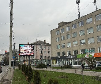 Видеоборд A в Луцке, 2.3x3.14  Ковельська вул., 2 — Лесі Українки вул., ТЦ Зося - 663782 фото 1