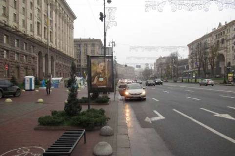 Бэклайт B в Киеве, 1.2x1.8  Хрещатик вул., 38 (ЦУМ) №1  фото 1