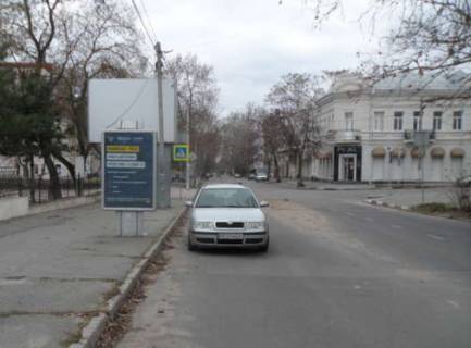 Сiтiлайт B у Херсоні, 1.2x1.8  Театральна вул. (Горького вул.), 7 - Потьомкінськая вул. Фото 1
