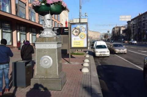 Бэклайт B в Киеве, 1.2x1.8  Хрещатик вул., 38 (ЦУМ) №2 фото 1