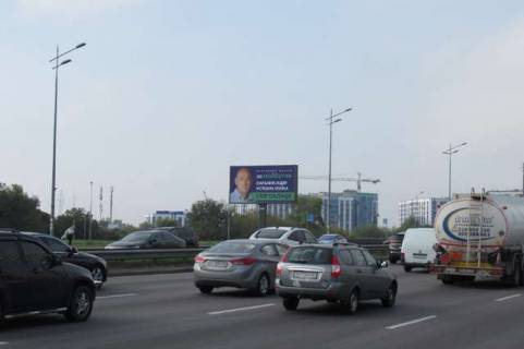 Беклайт B у Василівці, 4x8  Миколи Бажана просп., 4 (в напрямку Південого мосту) Фото 1