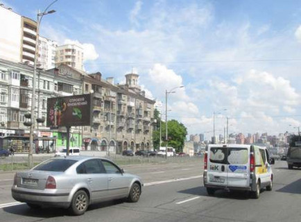 Призматрон, Призма B у Києві, 3x6  Голосіївський просп., 48: зупинка гр.транспорту "Деміївський провулок" (у напрямку  Московської пл. ) - 650662 Фото 1