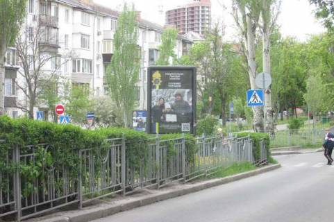 Бэклайт A в Киеве, 1.2x1.8  Марії Приймаченко бульв., , 3, бульварна частина  фото 1