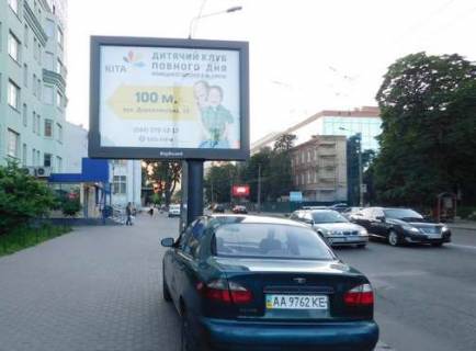 Бэклайт B в Киеве, 2.3x3.14  Іллєнка Юрія вул., 77 фото 1
