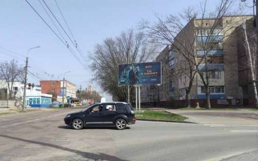 Билборд A в Чернигове, 3x6  1-ї Танкової Бригади вул., 10 - Дмитра Романченка (Космонавтів) вул., 9 фото 1